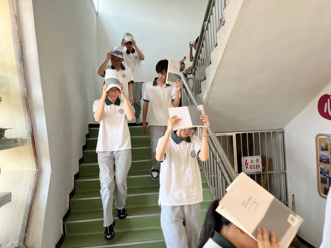 以“练”筑防 安全同行