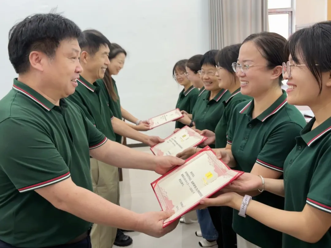 党建传帮带︱青蓝结对传匠心，师徒同心共启航