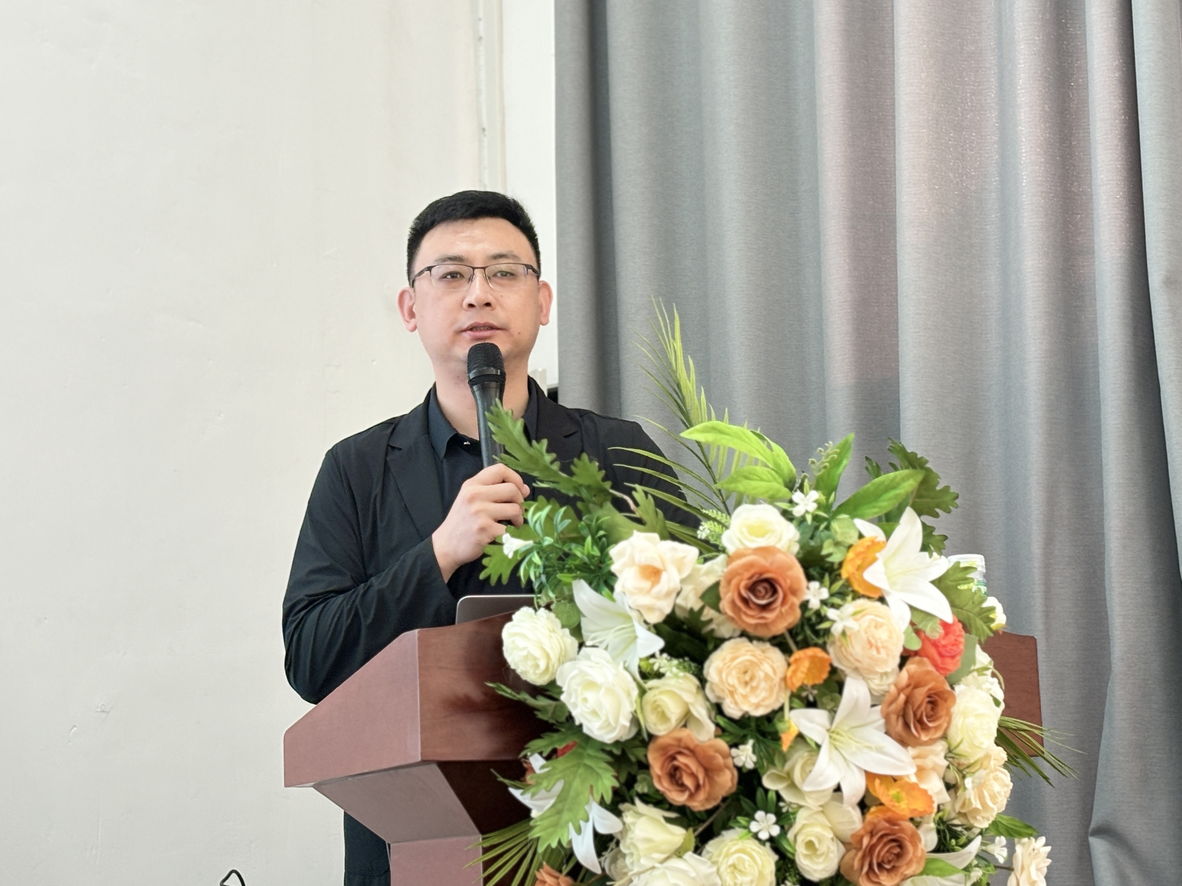 树恩心语润心田，心育花开映笑颜