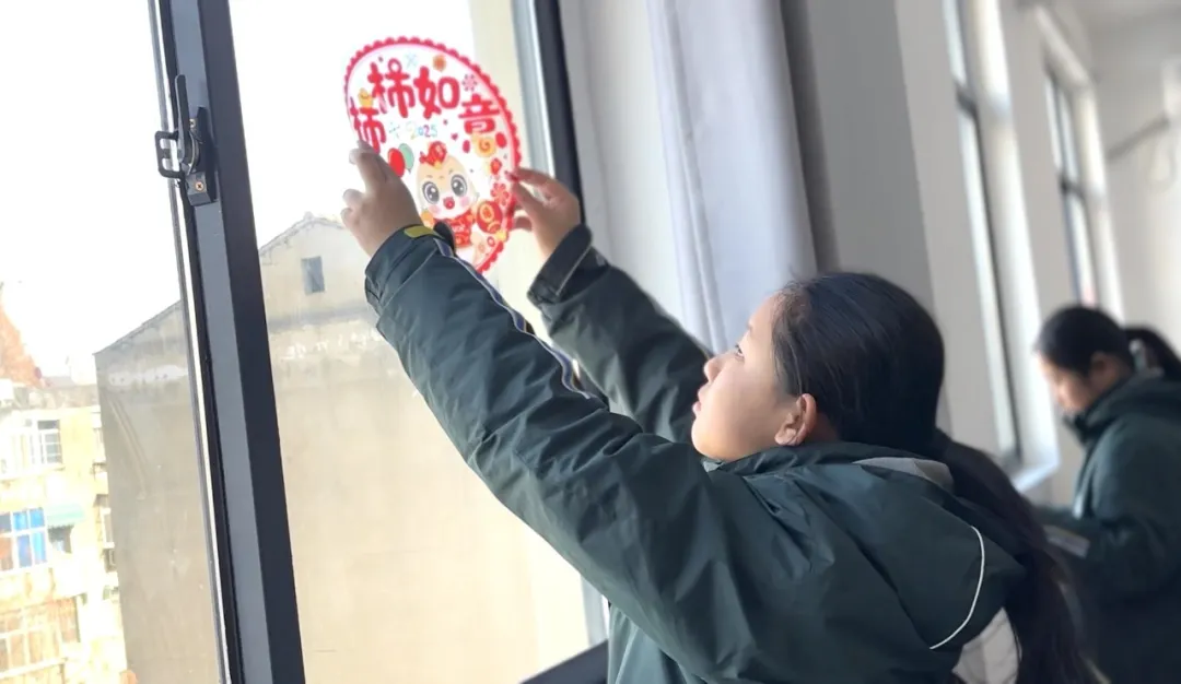 瑞蛇春韵满，寒假逸趣多